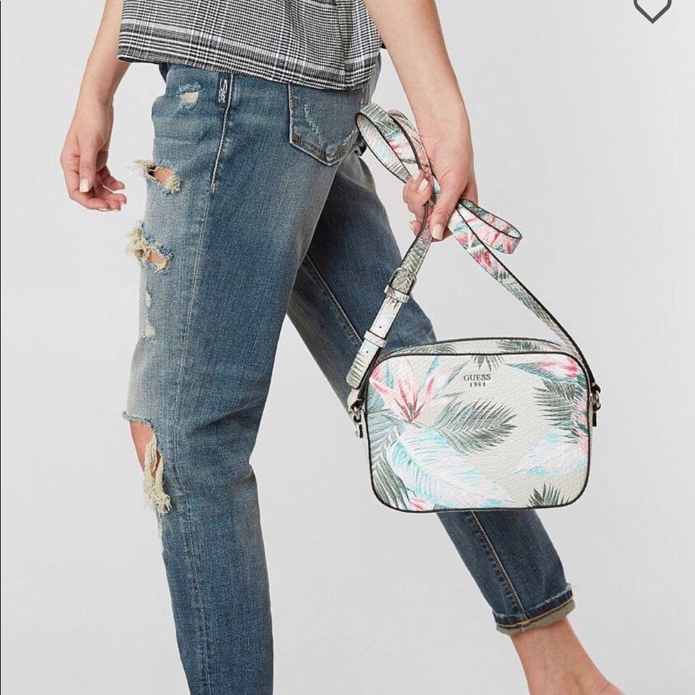 Guess crossbody tropical purse - Picture 3 of 7